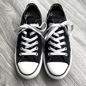 Converse black sz 7 EUC 🖤